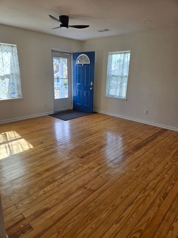 914 Avenue K - Photo 2 of 17