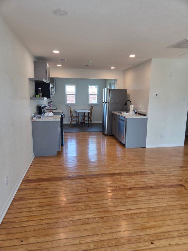 914 Avenue K - Photo 3 of 17