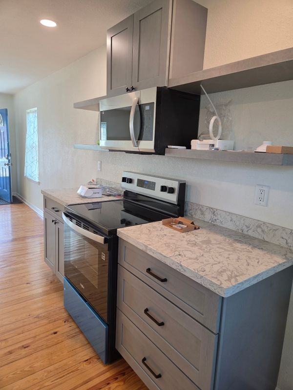 914 Avenue K - Photo 5 of 17