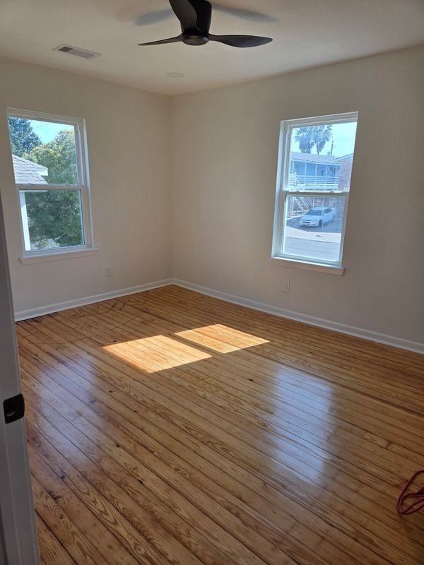 914 Avenue K - Photo 6 of 17