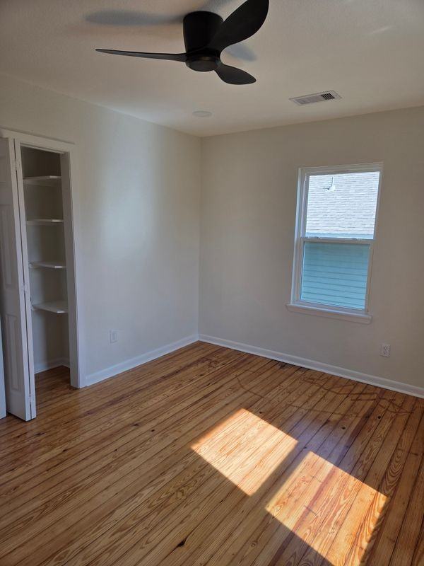 914 Avenue K - Photo 7 of 17