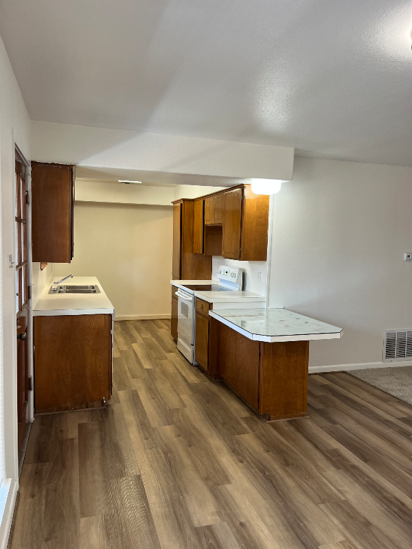 1823 Greenwood Ln - Photo 4 of 9