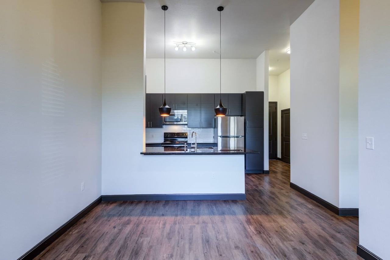 17 Broad - Photo 4 of 20