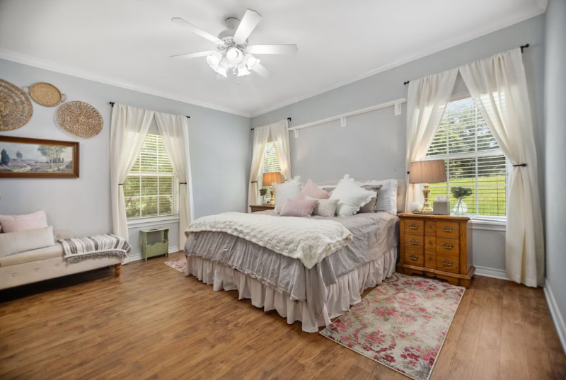 1531 E Austin St - Photo 3 of 10