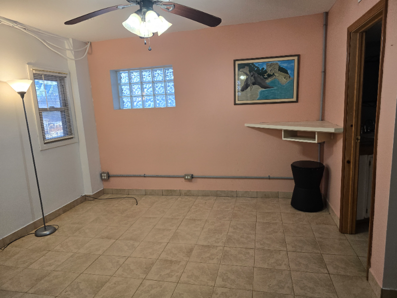 324 S French Broad Ave - Photo 2 of 9