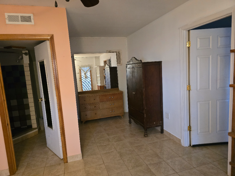 324 S French Broad Ave - Photo 4 of 9