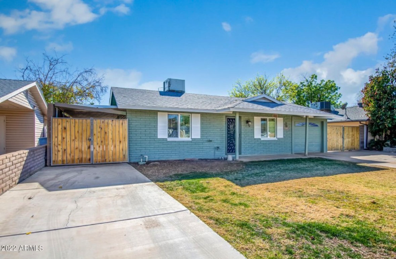 2429 W Sunnyside Ave - Photo 2 of 17