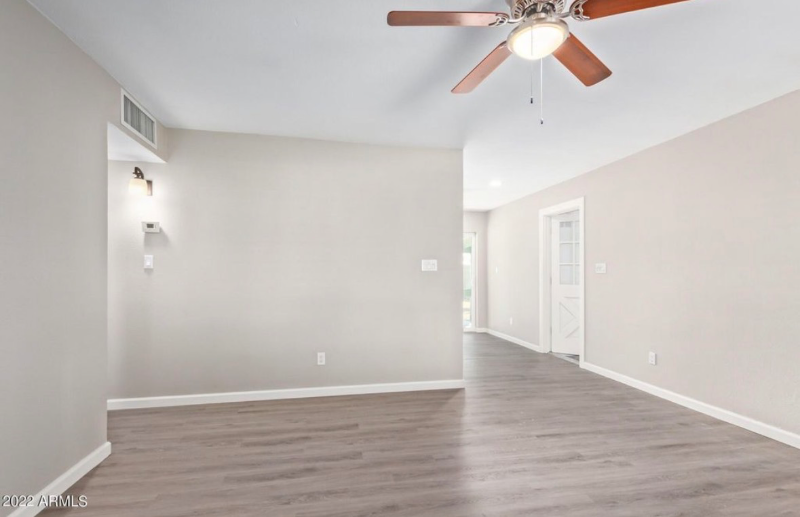 2429 W Sunnyside Ave - Photo 3 of 17