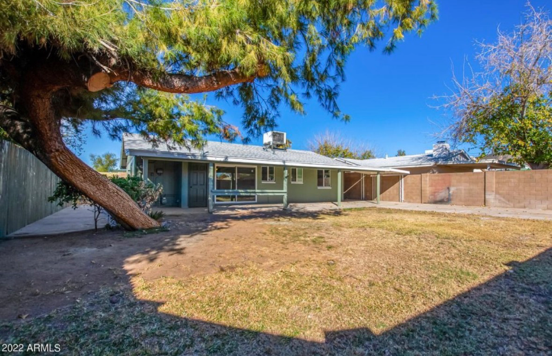 2429 W Sunnyside Ave - Photo 4 of 17