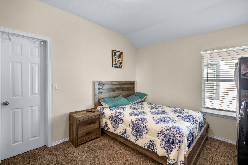 13833 Sky Harbor Ave - Photo 7 of 20