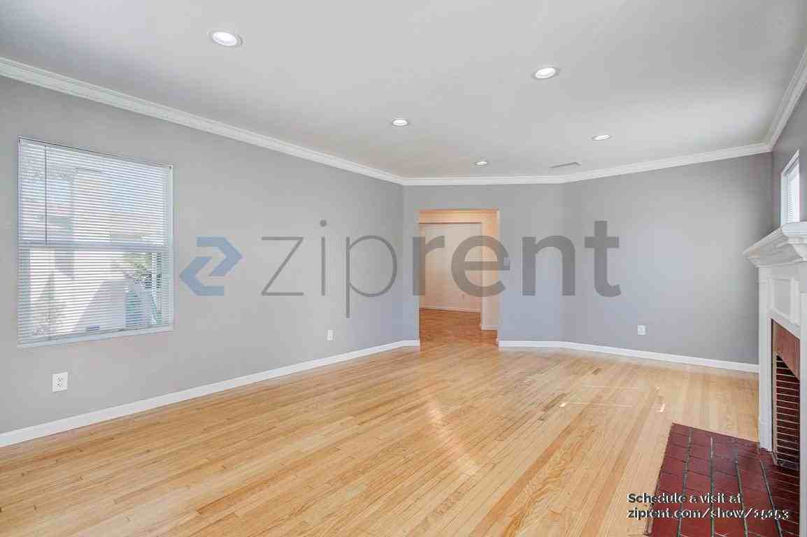 9116 S Van Ness Ave - Photo 2 of 18