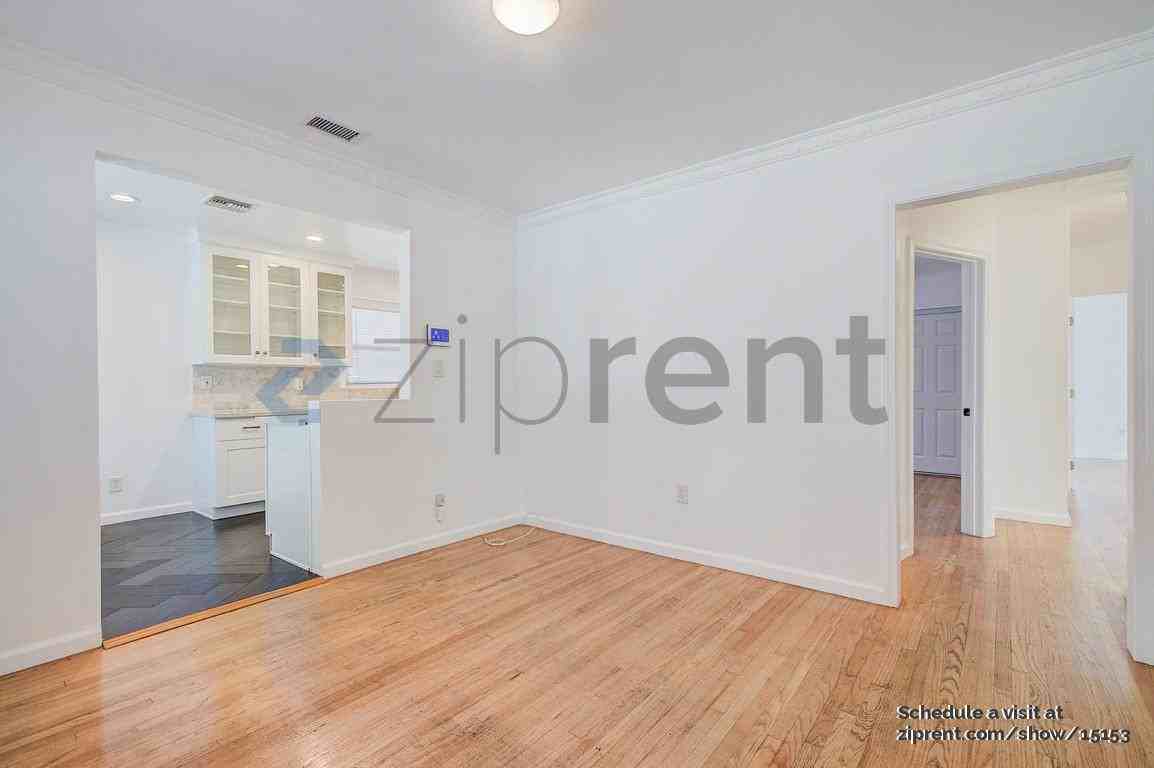 9116 S Van Ness Ave - Photo 3 of 18