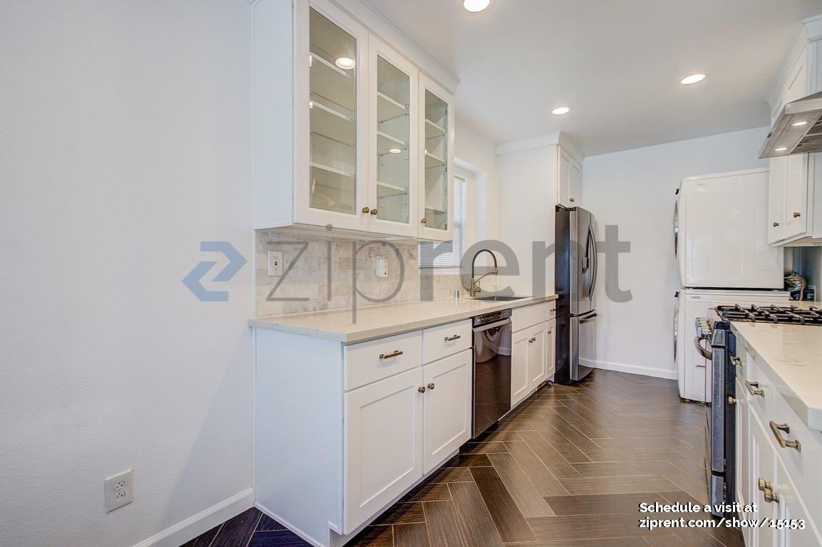 9116 S Van Ness Ave - Photo 4 of 18