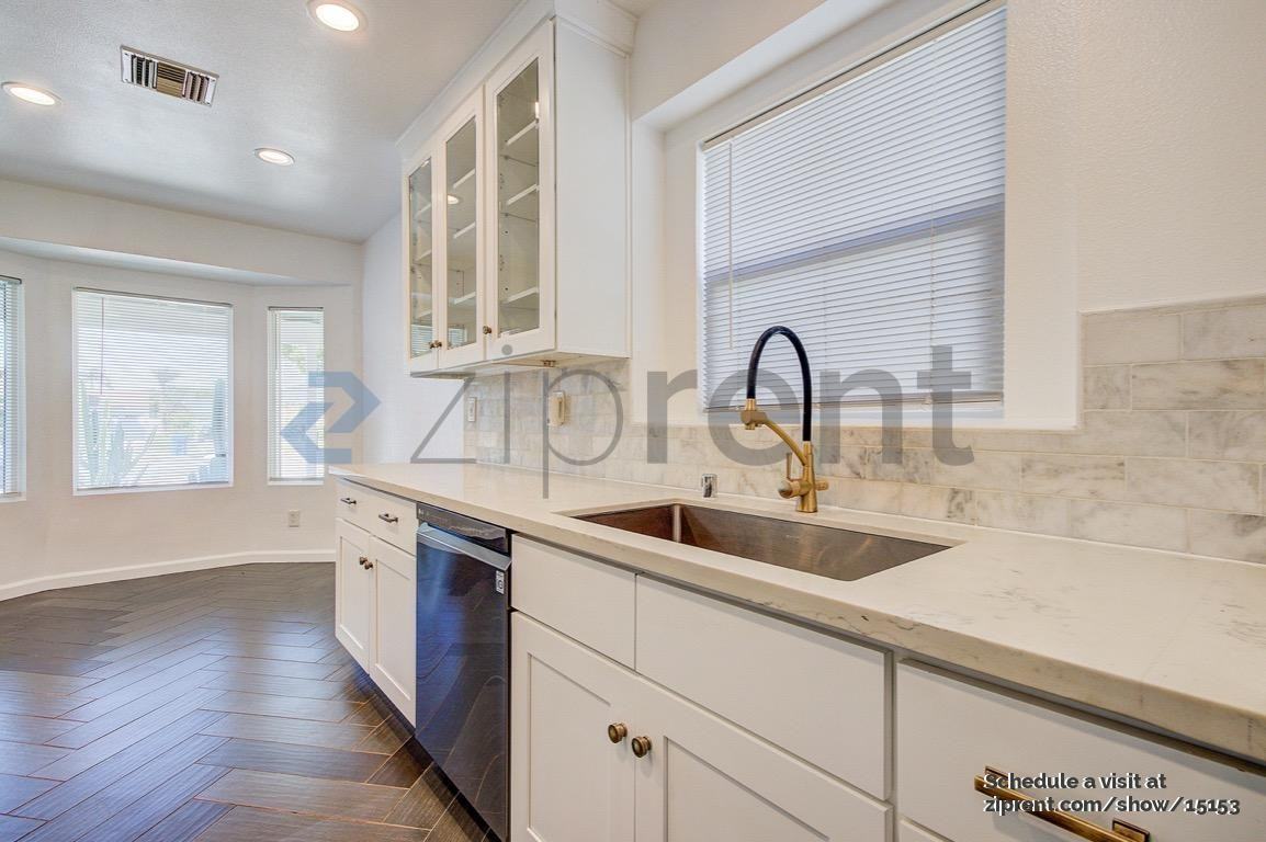 9116 S Van Ness Ave - Photo 6 of 18