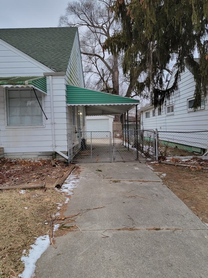 18629 Fleming St - Photo 3 of 12