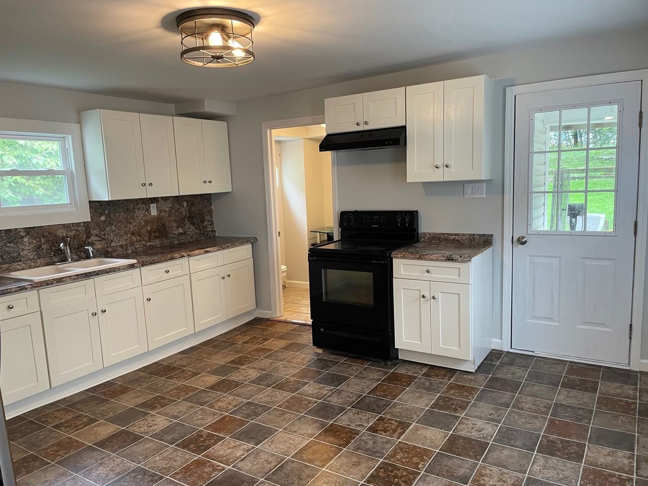 18 Elizabeth St #B - Photo 5 of 10