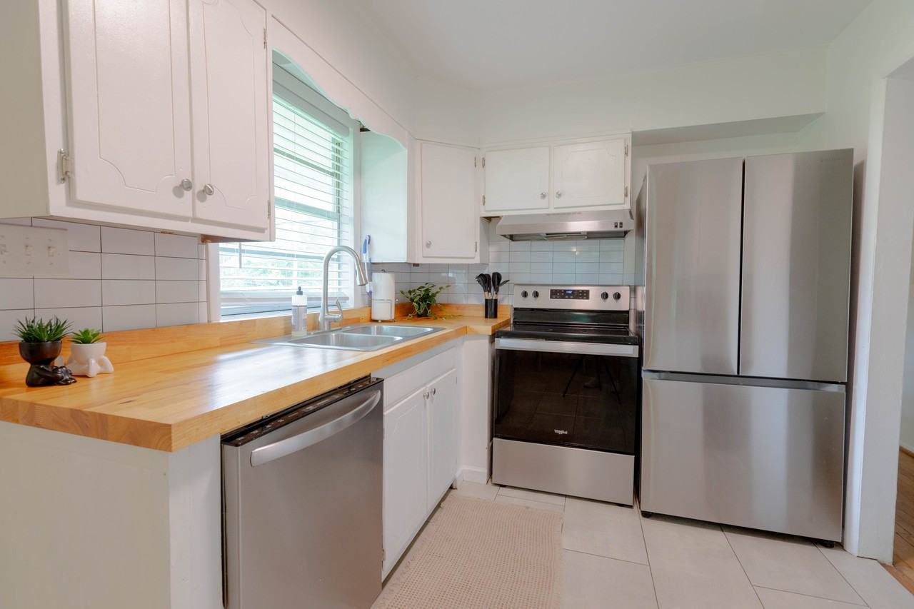 1404 36th St N - Photo 3 of 20