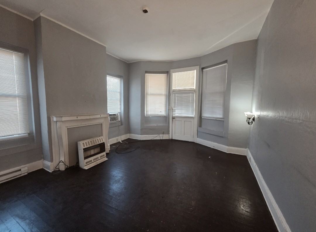 930 Summit Ave - Photo 2 of 13