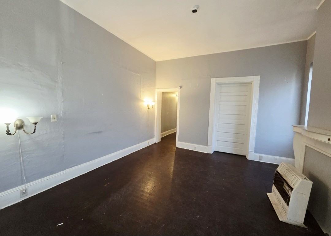 930 Summit Ave - Photo 4 of 13