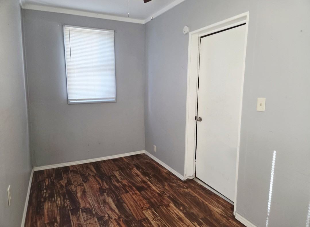 930 Summit Ave - Photo 7 of 13