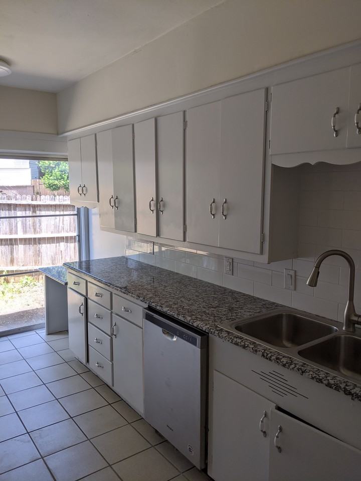 634 N Winnetka Ave - Photo 2 of 15