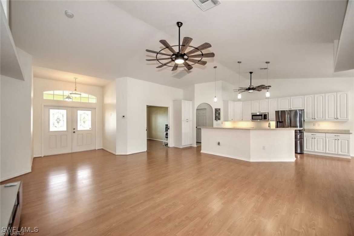 634 Sw 12th St #NA - Photo 2 of 4