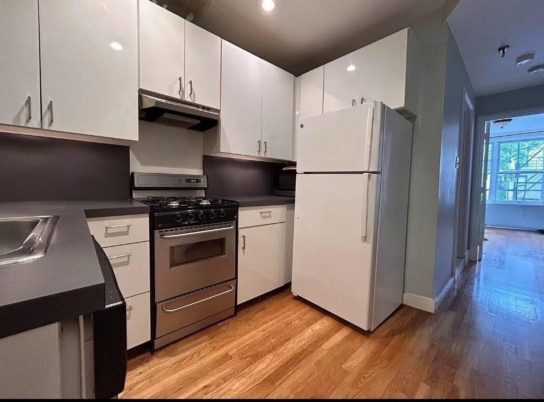 129 Clinton St #3 - Photo 2 of 11