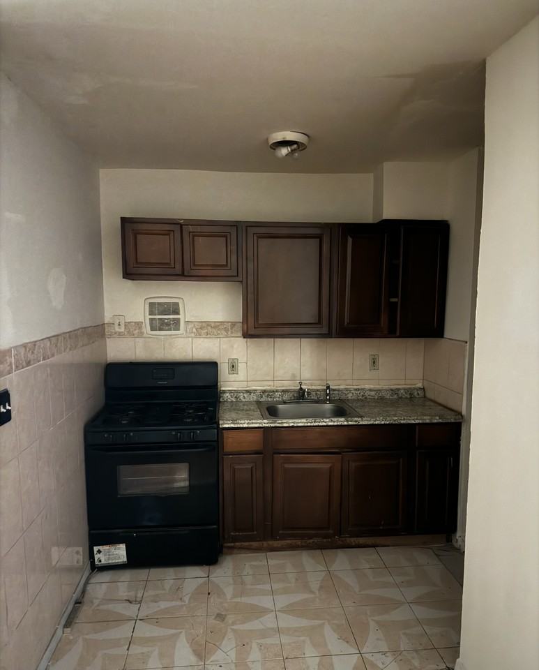 10147 132nd St #2ndFL - Photo 5 of 7