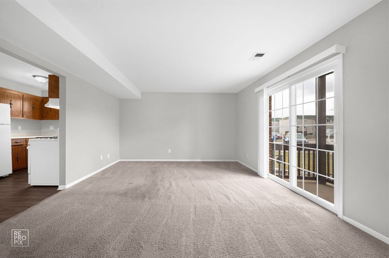 2405 Ashland Circle - Photo 2 of 11