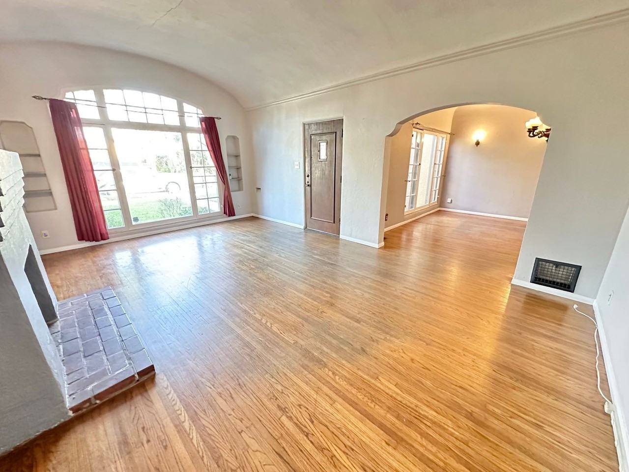 2041 Eucalyptus Ave - Photo 4 of 30