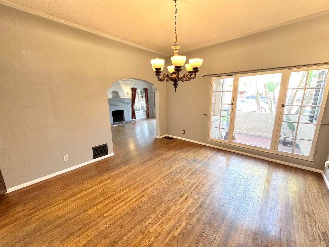 2041 Eucalyptus Ave - Photo 5 of 30