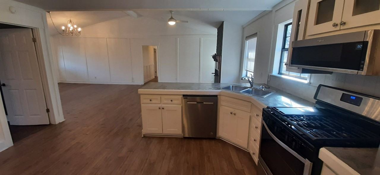 156 Bailey St - Photo 3 of 27