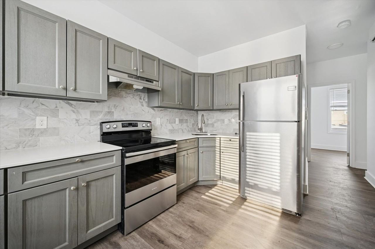 6143 Glenmore Ave - Photo 3 of 14