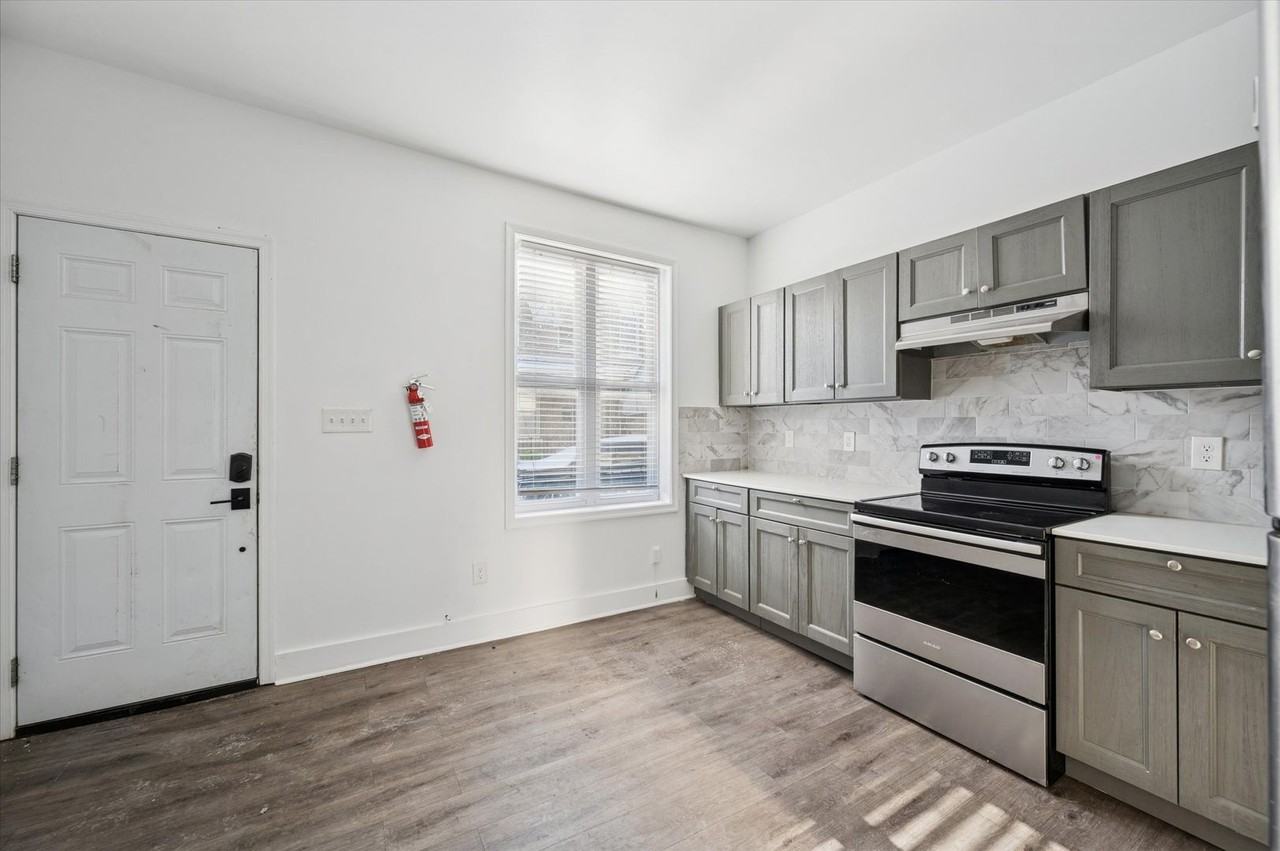 6143 Glenmore Ave - Photo 5 of 14