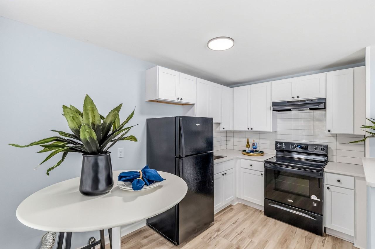 4233 Brownsboro - Photo 4 of 21