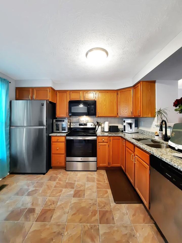 2055 Wisper Woods Way - Photo 7 of 20