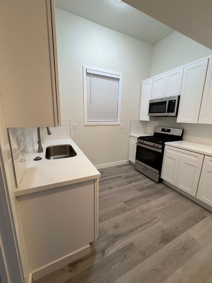 617 W 76th St - Photo 2 of 11