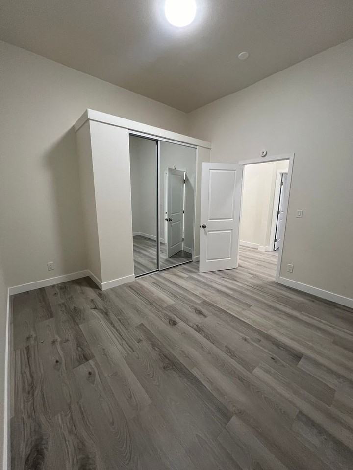 617 W 76th St - Photo 4 of 11