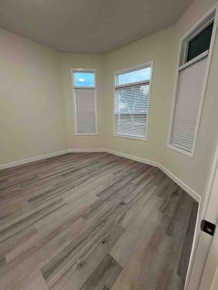 617 W 76th St - Photo 5 of 11