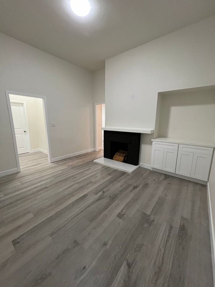 617 W 76th St - Photo 6 of 11