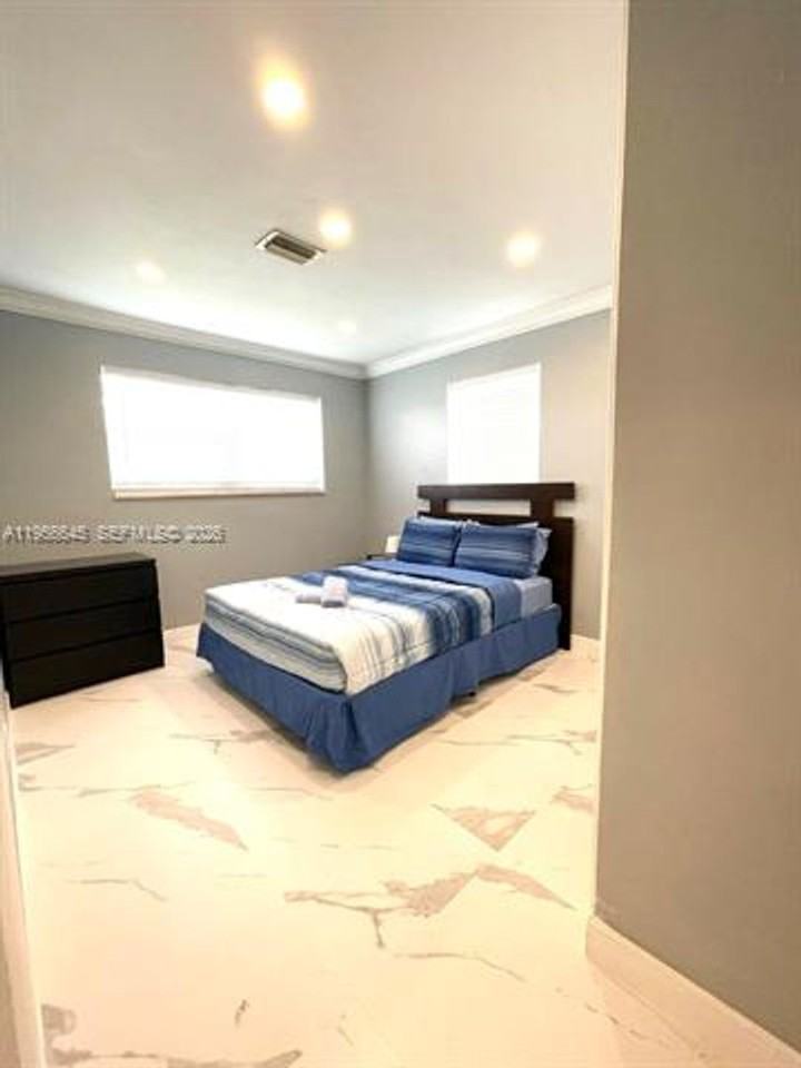 223 Sw 10th St #223 - Photo 7 of 50