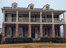 featured image of 123 Lakeview Ct