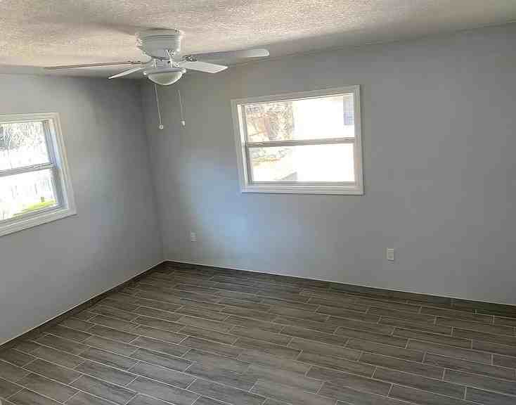 1203 Central Avenue - Photo 4 of 7