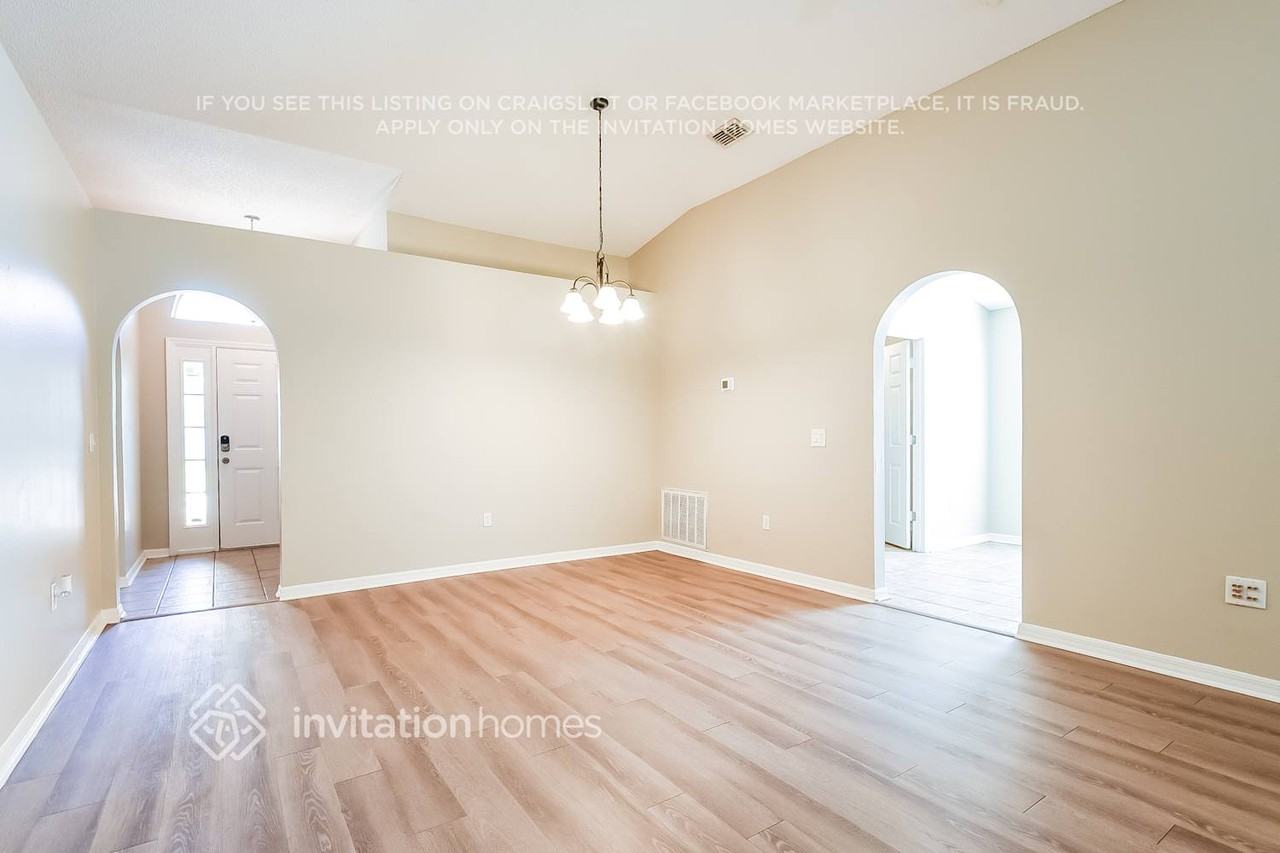 120 Crown Colony Way - Photo 4 of 17