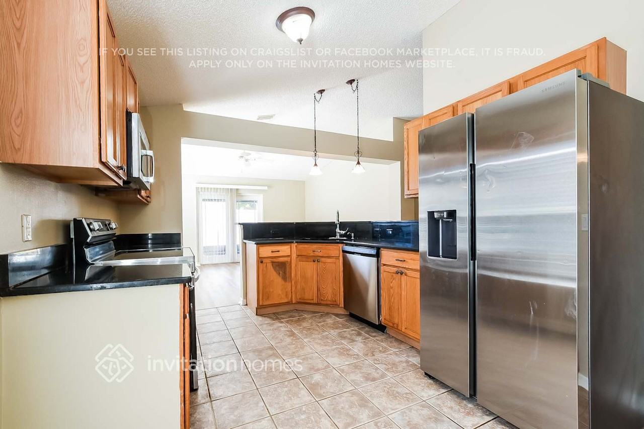 120 Crown Colony Way - Photo 5 of 17