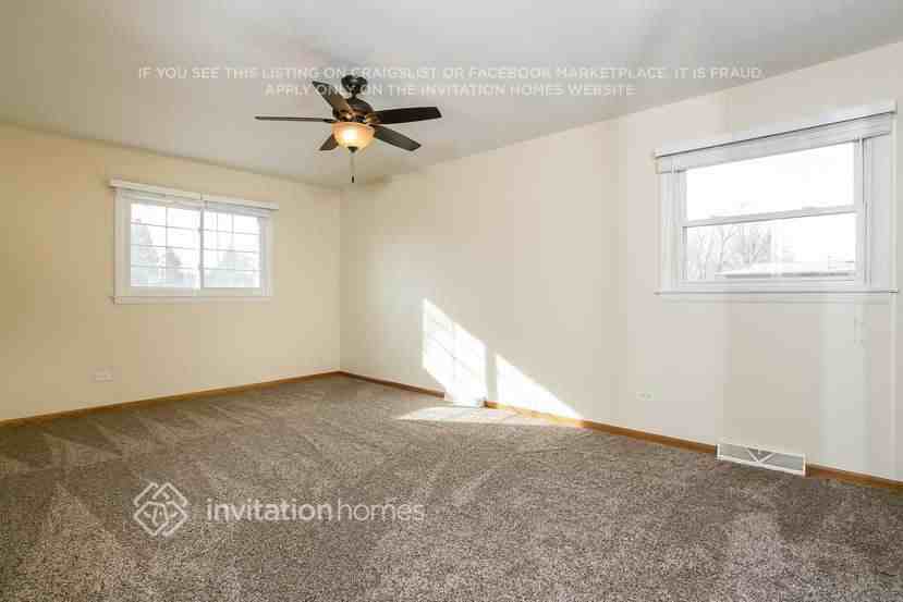 1035 W Iowa St - Photo 4 of 7