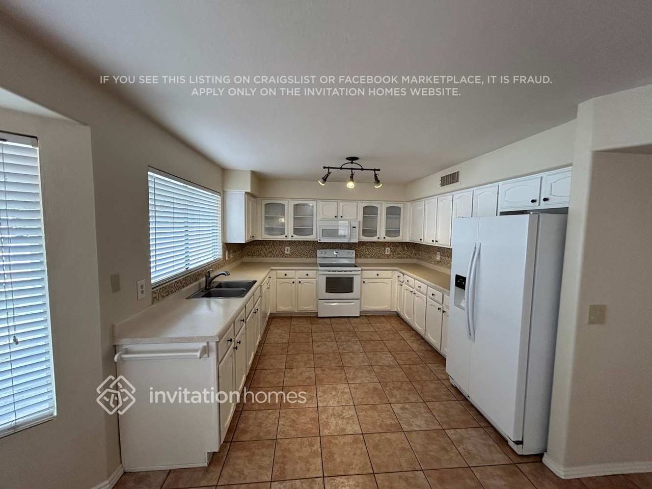 1538 E Hearne Way - Photo 4 of 17