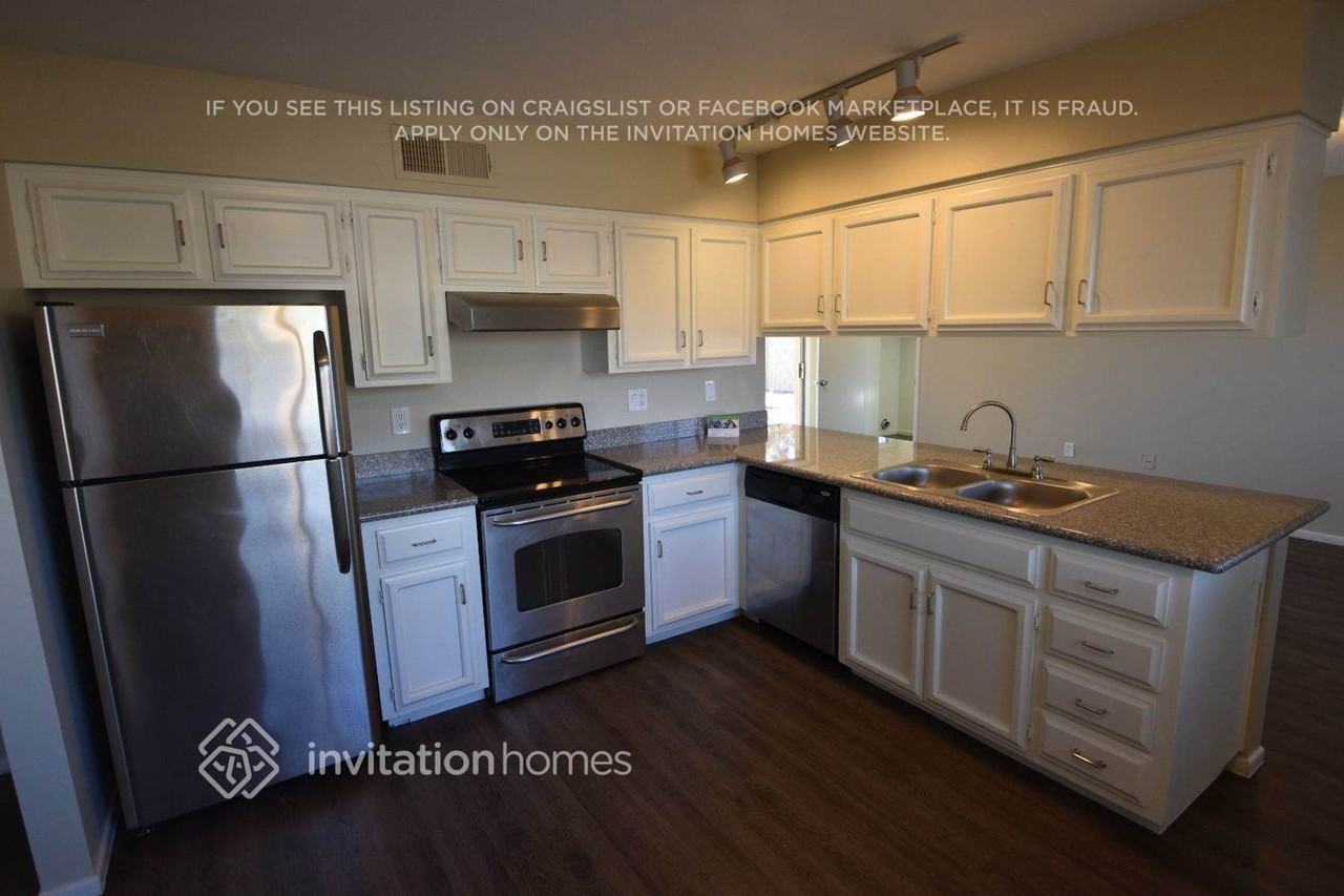 2929 W Michelle Dr - Photo 4 of 12