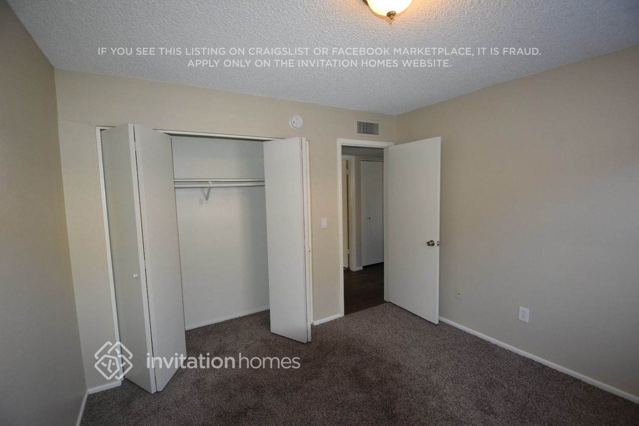 2929 W Michelle Dr - Photo 5 of 12