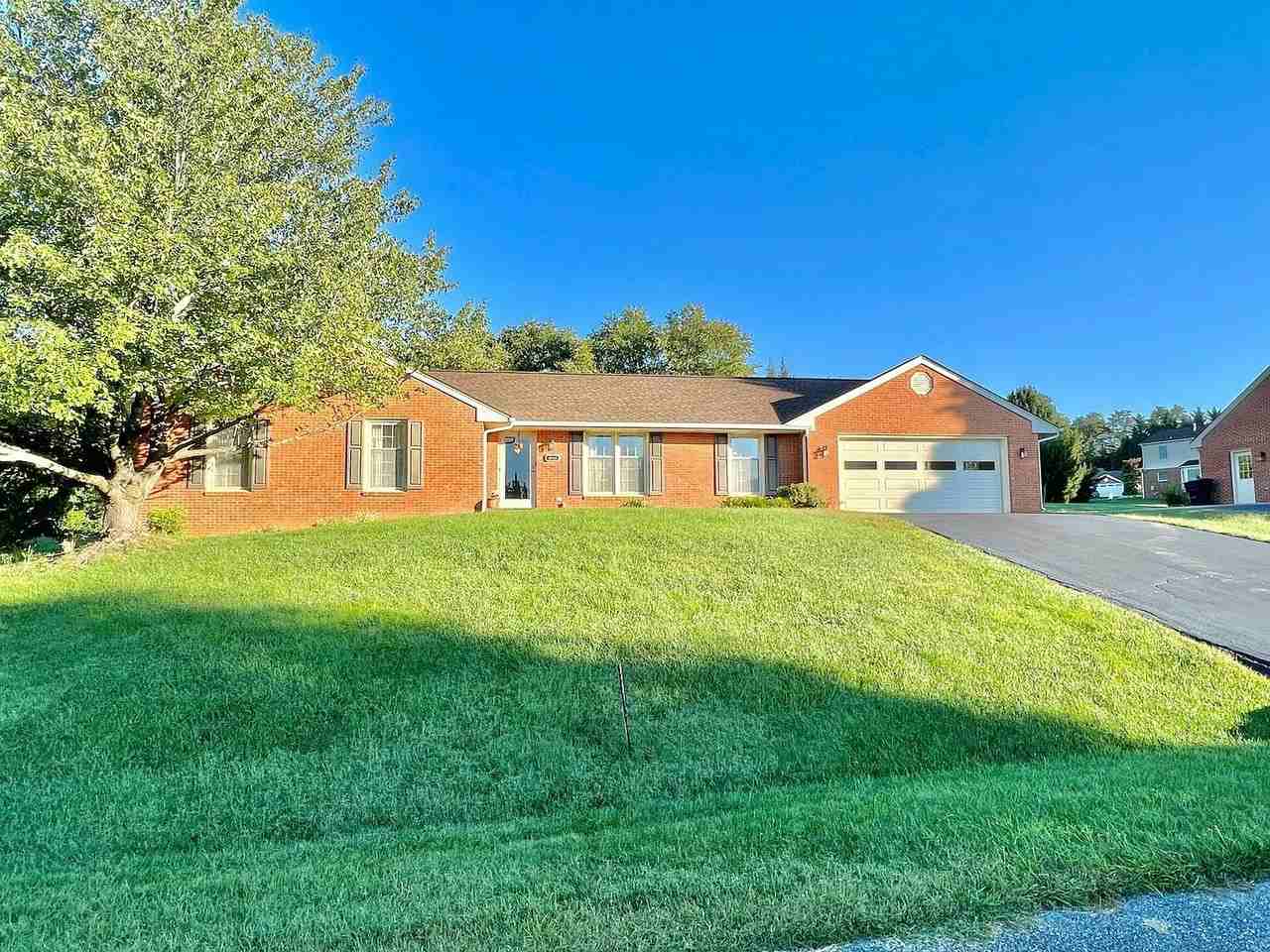 4946 Appletree Drive - Photo 2 of 31